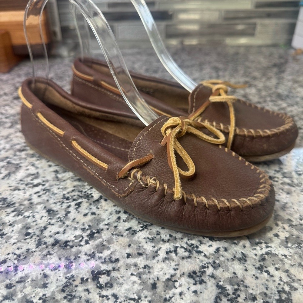Minnetonka Genuine Leather Boat Moccasins Slippers Brown Leather Size 6